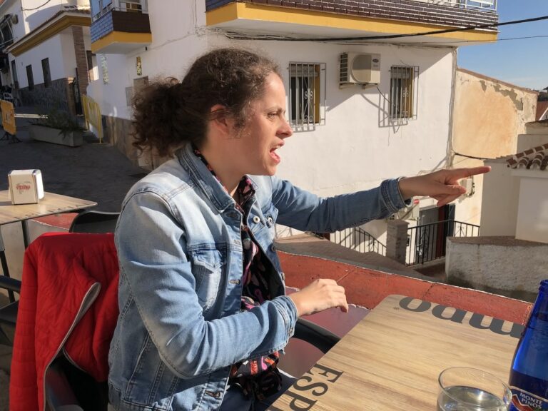 Foto van Lisanne op het terras in Spanje