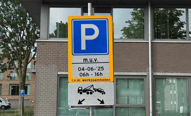Een verwarrend voorankondigingsbord