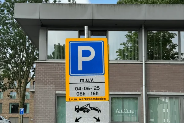 Een verwarrend voorankondigingsbord
